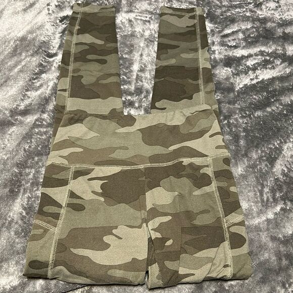 Wild fable camo leggings size small - Picture 1 of 4